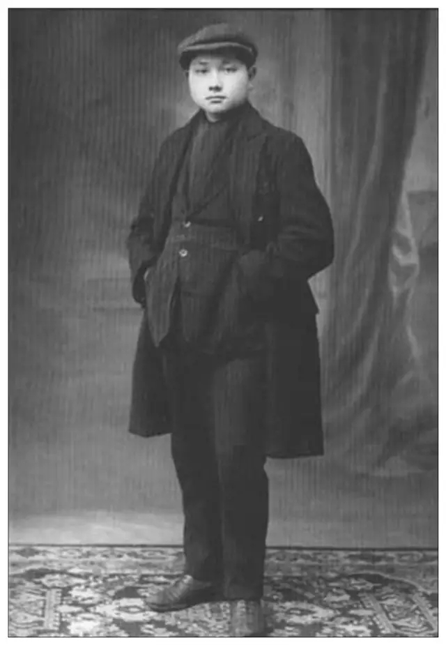 鄧小平1-　1920年，留法勤工儉學時的鄧小平.jpg